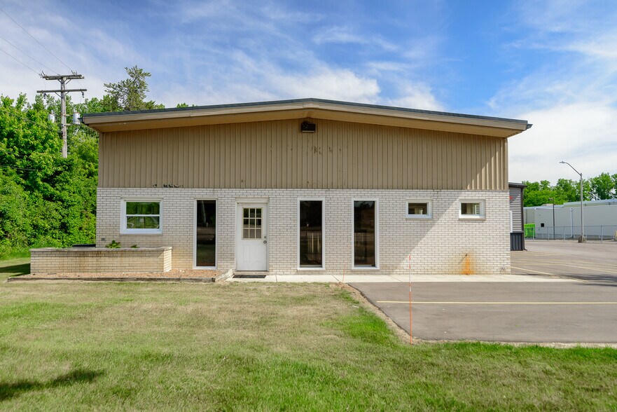 More Photos Of 6250 Jackson Rd, Ann Arbor Freestanding For Lease