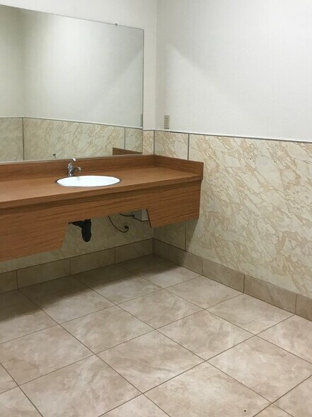 More Photos Of 11940-11958 Masters Ct, Auburn Office For Lease