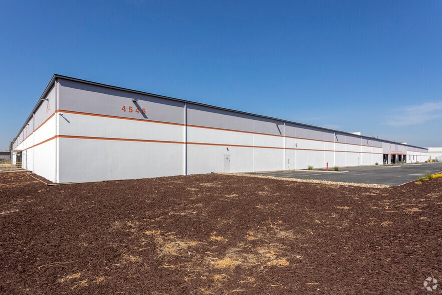 More Photos Of 4545 Qantas Ln, Stockton Manufacturing For Lease