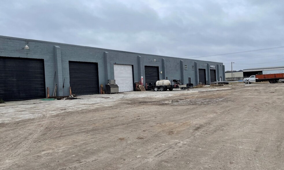 More Photos Of 15439 US Highway 301, Dade City Warehouse For Lease