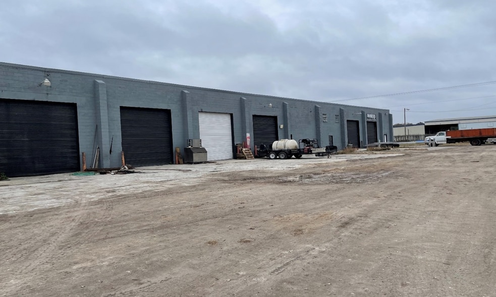 More Photos Of 15439 US Highway 301, Dade City Warehouse For Sale