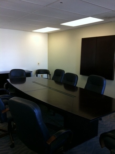 More Photos Of 41-43 Old Solomons Island Rd, Annapolis General Retail For Sale