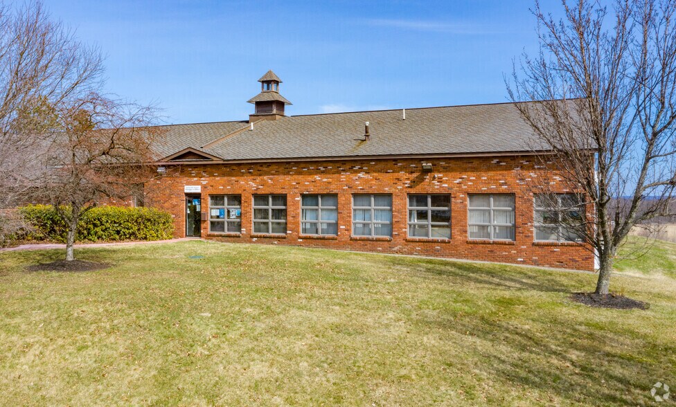 More Photos Of 37 Colonel Lindbergh Ln, Moscow Airport For Sale