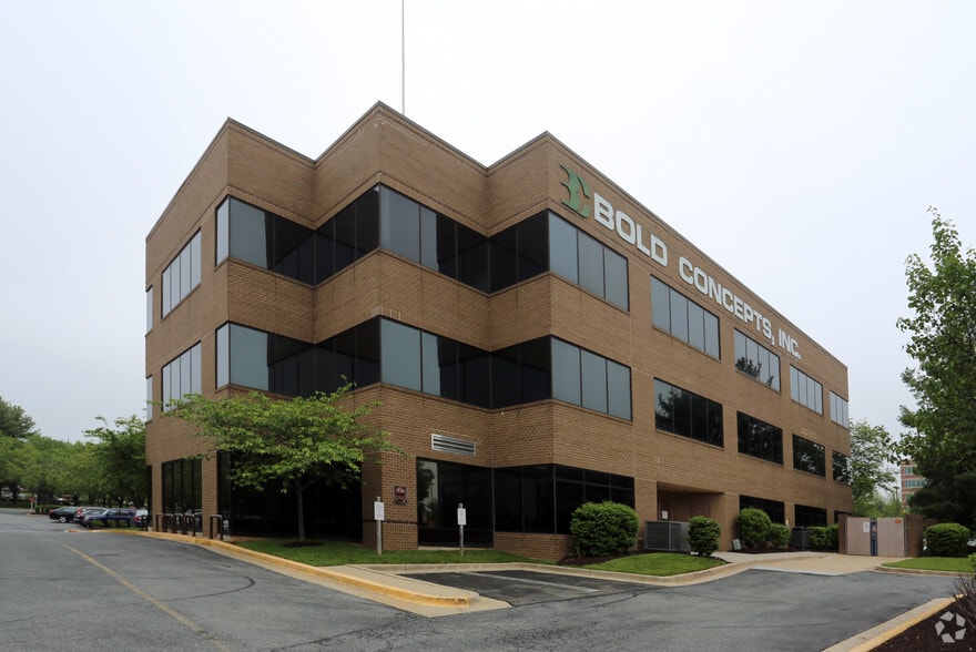 More Photos Of 814 W Diamond Ave, Gaithersburg Office For Sale