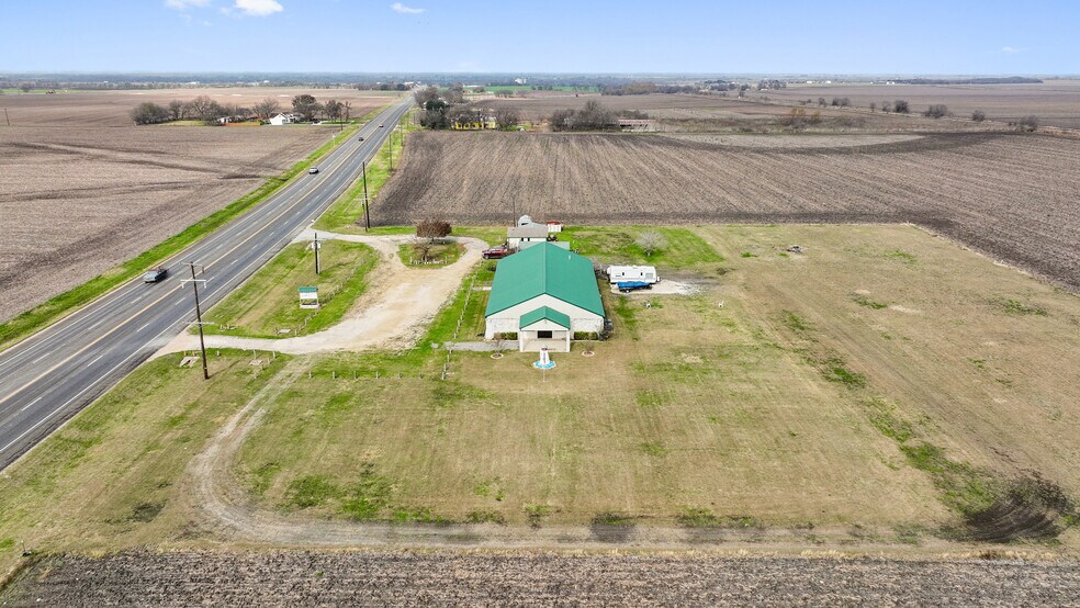 More Photos Of 2225 S State Highway 95, Taylor Freestanding For Lease