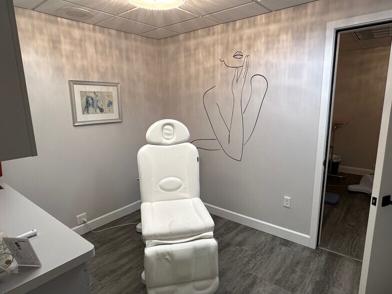 More Photos Of 148 East Ave, Norwalk Medical For Sale