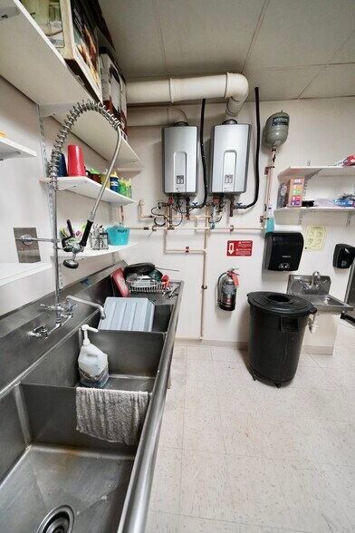 More Photos Of 21 North St, Hartly General Retail For Sale