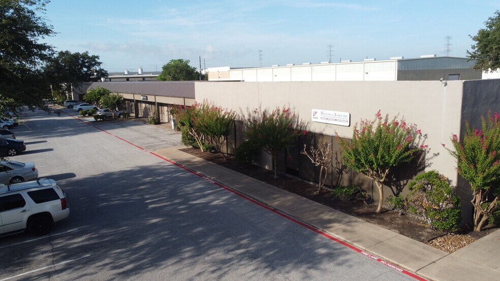 More Photos Of 10900 Brittmoore Park Dr, Houston Research And Development For Lease
