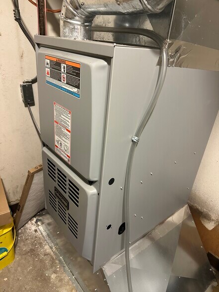 More Photos Of 1550 Dousman St, Green Bay Storefront Retail Office For Sale