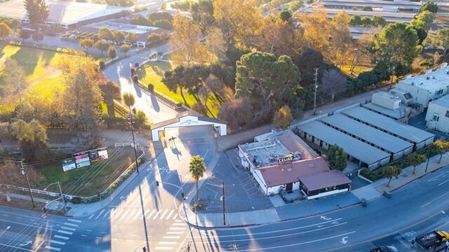 More Photos Of 900 W Riverside Dr, Burbank Restaurant For Sale