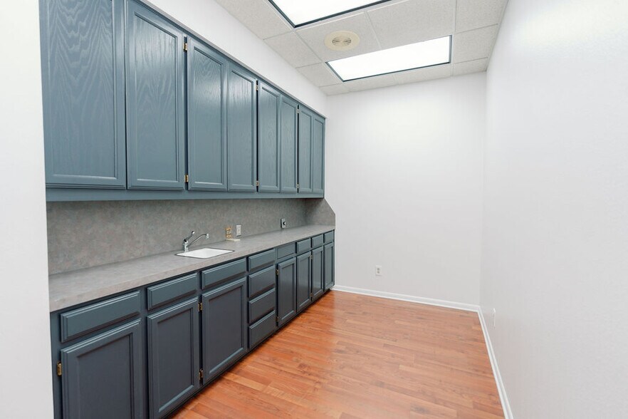 More Photos Of 2215 Midwestern Pky, Wichita Falls Medical For Lease