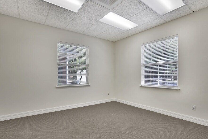 More Photos Of 4711 NW 53rd Ave, Gainesville Medical For Sale