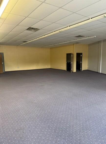 More Photos Of 2518-2620 E Grand River Ave, Howell Storefront For Lease