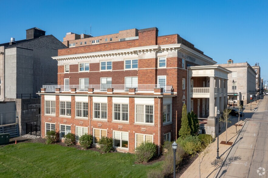 More Photos Of 601 Lake Ave, Racine Office For Lease