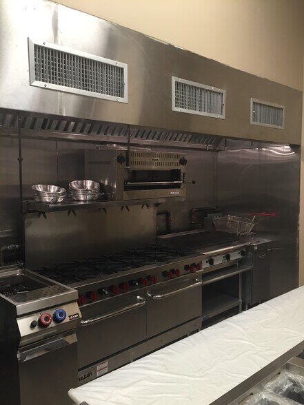 More Photos Of 555 W 43rd St, New York Apartments For Lease