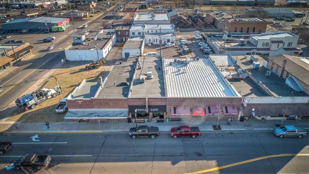 More Photos Of 118 Main St S, Cambridge Storefront For Sale