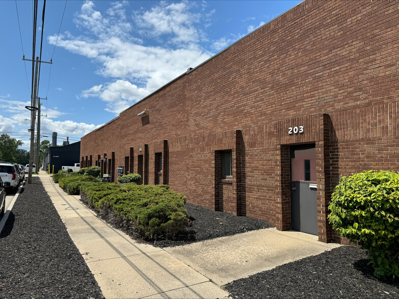 Primary Photo Of 115-203 E Hudson Ave, Royal Oak Warehouse For Lease