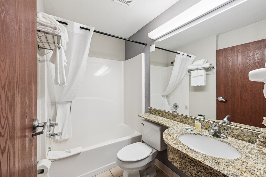 More Photos Of 674 Casino Trl, Cherokee Hotel For Sale
