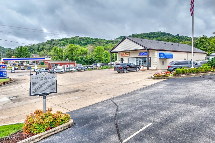 More Photos Of 2197-2231 Hillsboro Rd, Franklin Freestanding For Lease