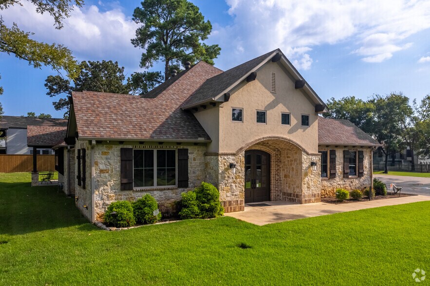 More Photos Of 1518 Colony Cir, Longview Office For Sale