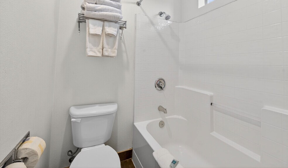 More Photos Of 102 E Greenwood St, Enterprise Hotel For Sale