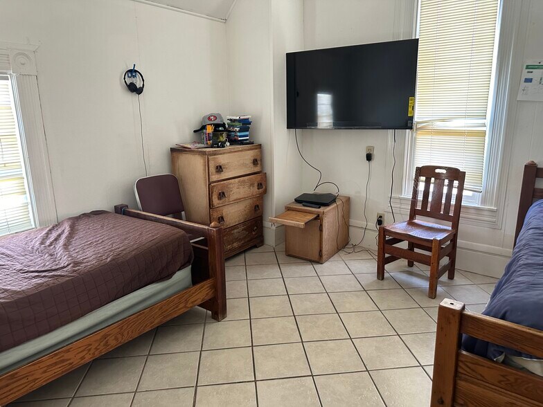 More Photos Of 2212 E 19th St, Oakland Assisted Living For Sale