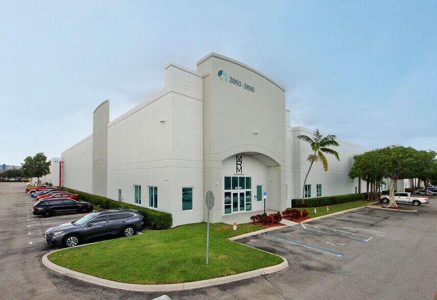 More Photos Of 3860-3890 Pembroke Rd, Hollywood Warehouse For Lease