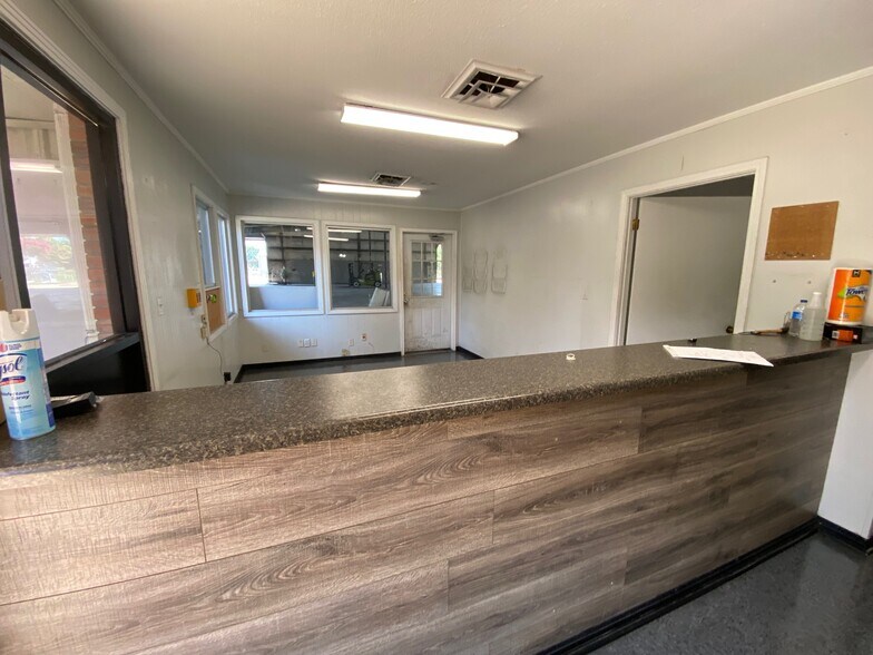 More Photos Of 1824 3rd Ave N, Columbus Light Manufacturing For Lease