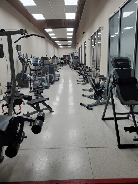 More Photos Of 8800 W Sam Houston Pky S, Houston Freestanding For Lease