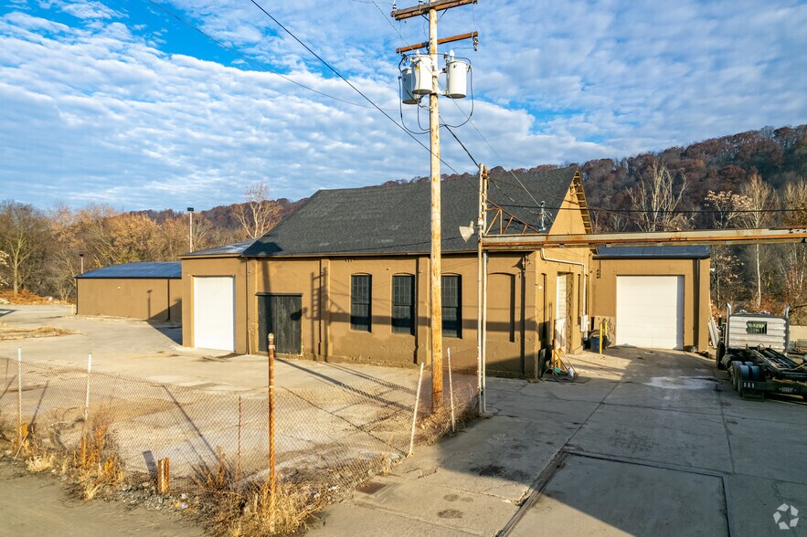 More Photos Of 1101 Railroad St, Monongahela Warehouse For Sale