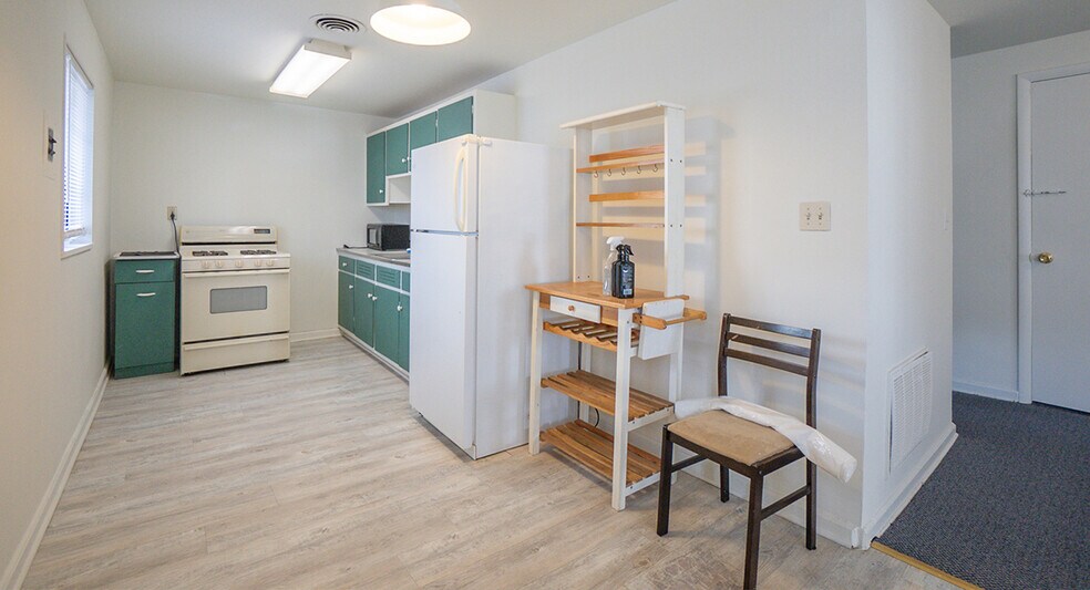 More Photos Of 374-376 Main St, Laurel Freestanding For Sale