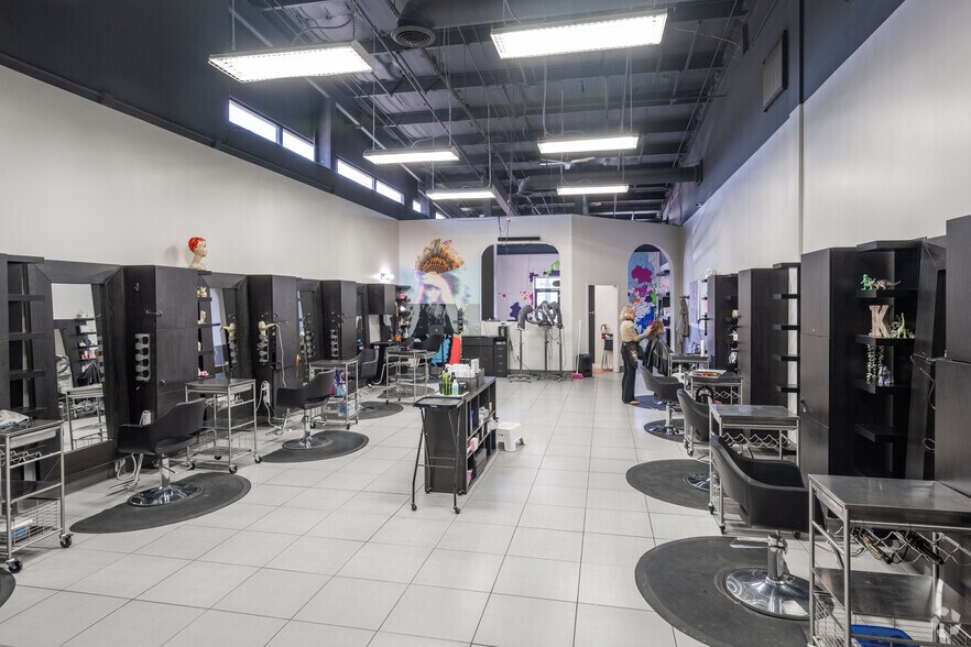 More Photos Of 750 Garden Of The Gods Rd, Colorado Springs Storefront For Lease