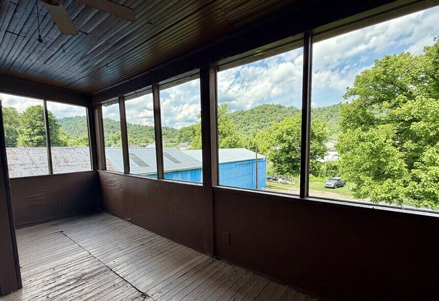 More Photos Of 484 Route 302, West Van Lear Specialty For Sale