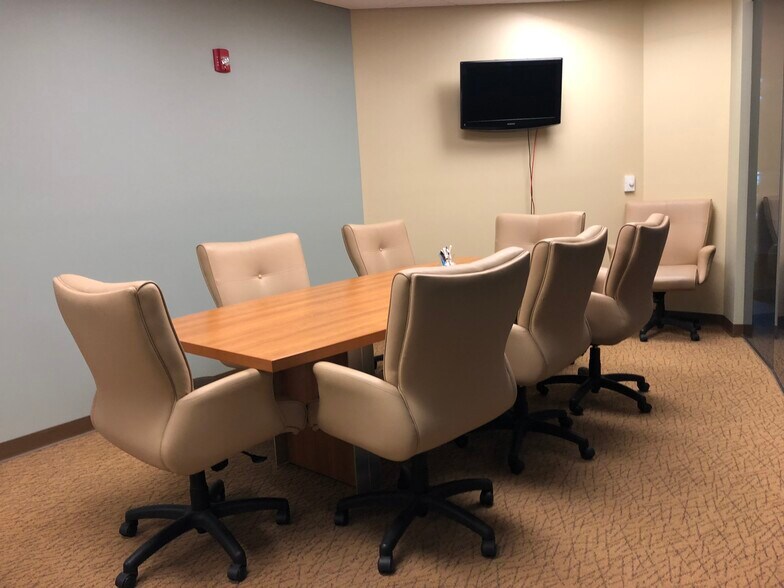 More Photos Of 4400 Calumet Ave, Manitowoc Office For Sale