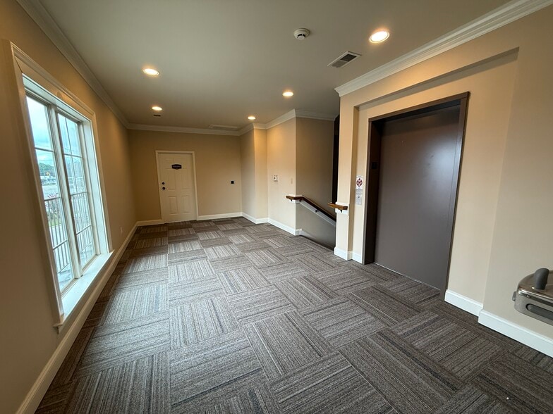 More Photos Of 1995 Skibo Rd, Fayetteville Office For Lease