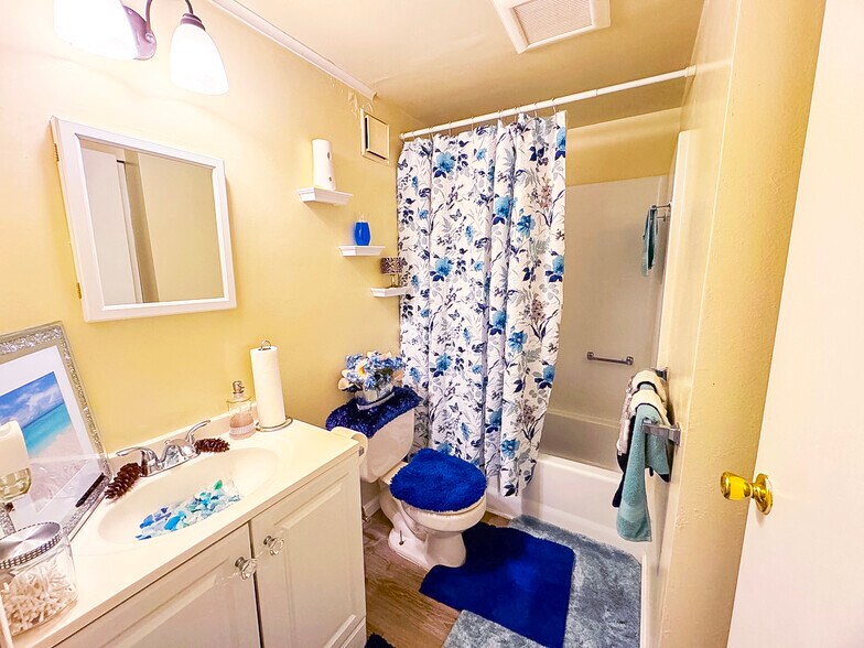More Photos Of 8103 Glen Hollow Dr, Glen Burnie Apartments For Sale