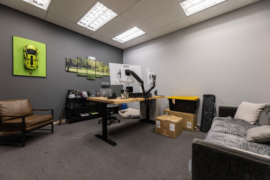 More Photos Of 1320 Eddie Dowling Hwy, Lincoln Showroom For Sale