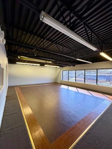 More Photos Of 8390 Terminal Rd, Lorton Flex For Lease