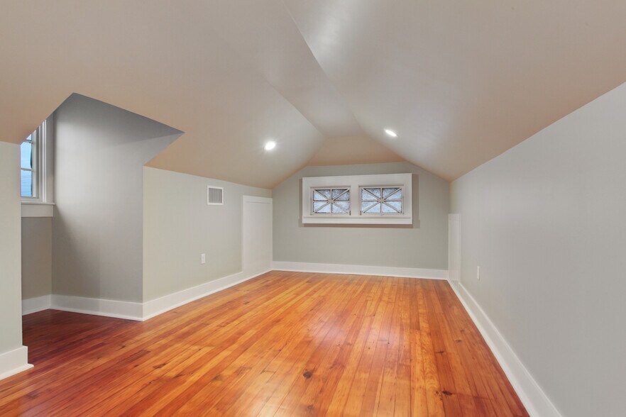 More Photos Of 8500 Oak St, New Orleans Storefront Retail Office For Lease