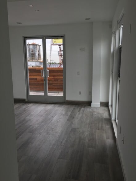 More Photos Of 600 S La Brea Ave, Los Angeles Storefront Retail Residential For Sale