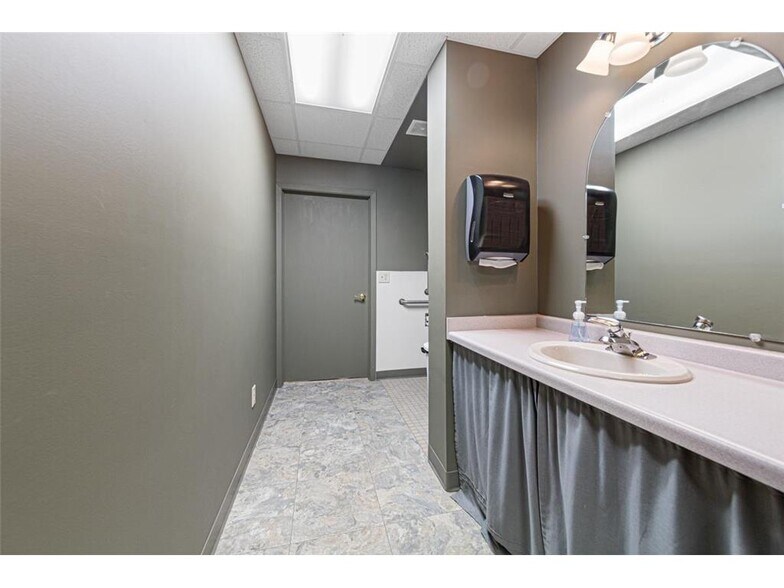 More Photos Of 206-208 Mineral Springs Rd, Owatonna Storefront Retail Office For Sale