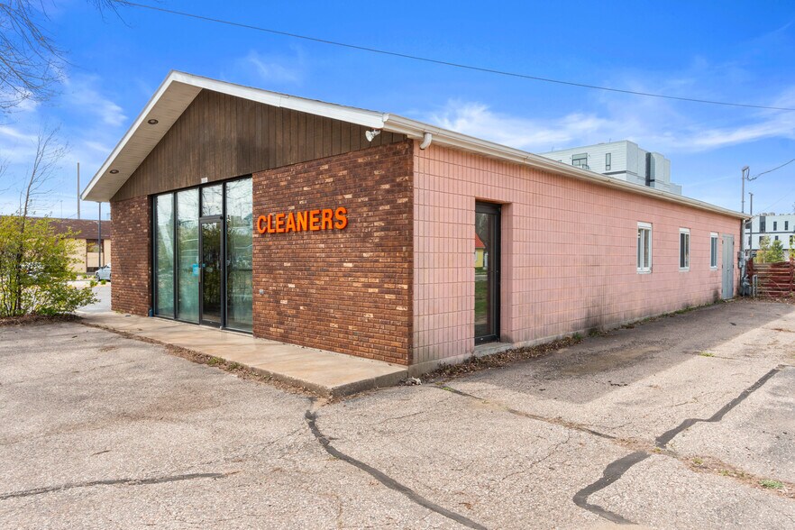 More Photos Of 1008 Union St, Stevens Point Flex For Sale