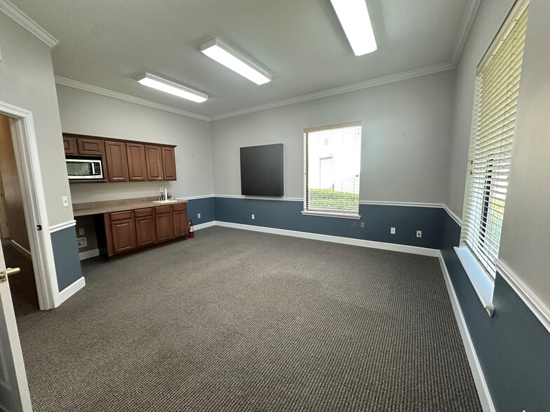 More Photos Of 9191 RG Skinner Pky, Jacksonville Office For Sale