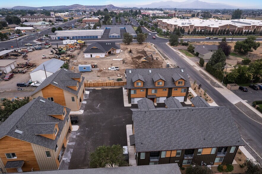 More Photos Of 1441-1461 NW 4th St, Redmond Apartments For Sale