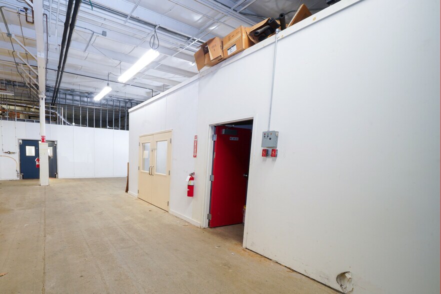 More Photos Of 248 Northport Ave, Belfast Manufacturing For Sale