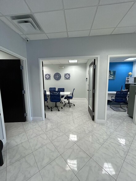 More Photos Of 13538 Village Park Dr, Orlando Office Residential For Lease