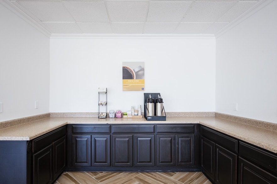 More Photos Of 603 N Marine Blvd, Jacksonville Hotel For Sale