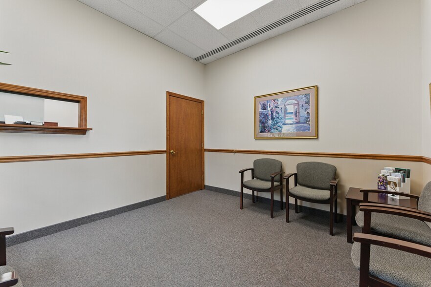 More Photos Of 119 Winsor St, Ludlow Office For Sale