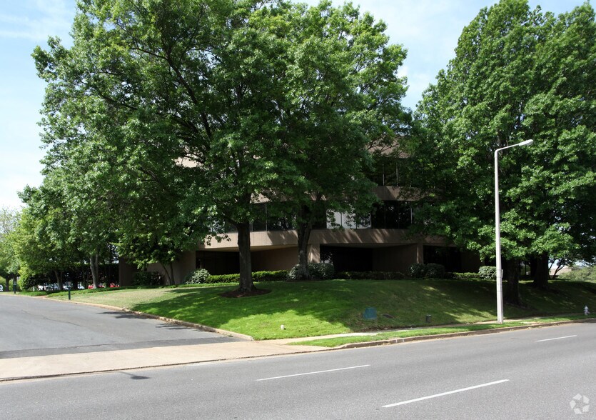 More Photos Of 5865 Ridgeway Center Pky, Memphis Office For Lease