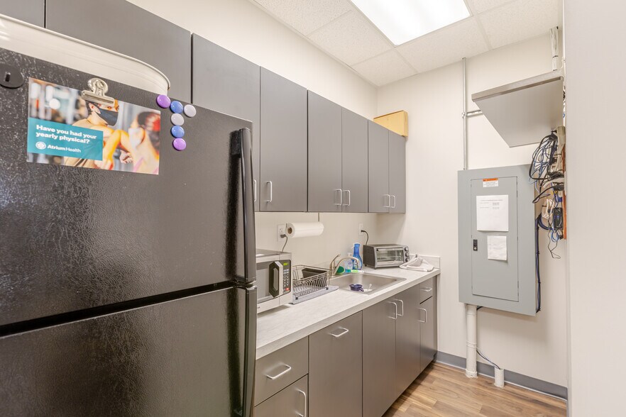 More Photos Of 4184 Dobys Bridge Rd, Fort Mill Office For Lease